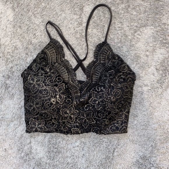Tops - BLACK AND GOLD LACE CROP TOP🖤✨